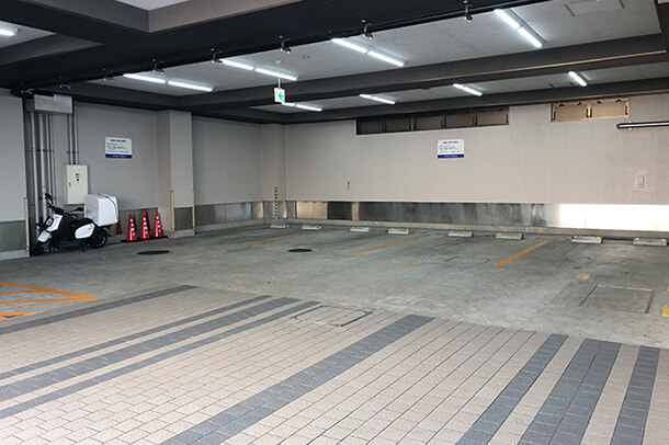 1F 館内駐車場
